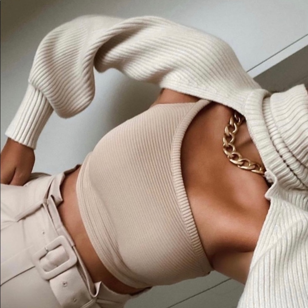 🔥NWT Shoulder Sweater🔥